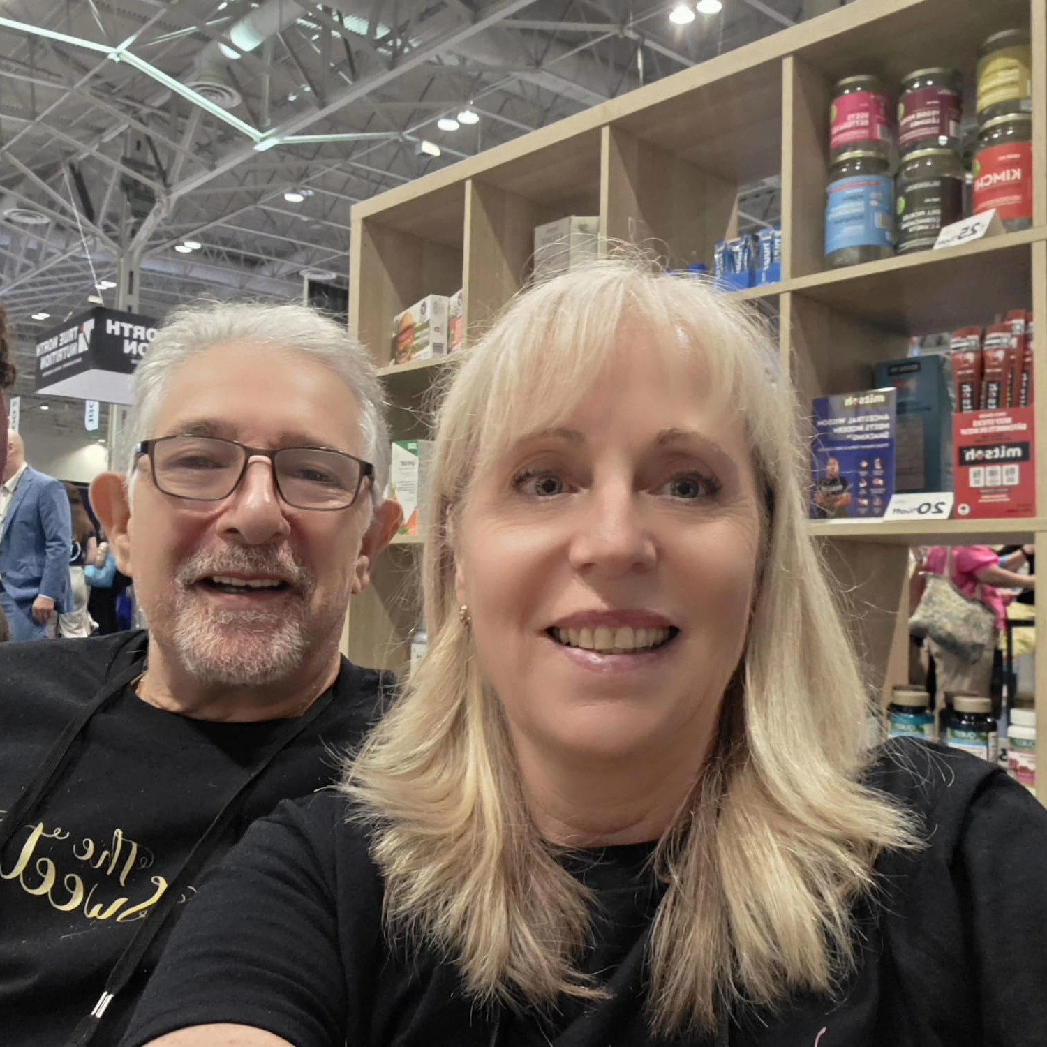 What a great day at CHFA! So many incredible products and inspiring entrepreneurs in one place. I made some promising new contacts and left with plenty of fresh ideas. Great seeing Aron & Jenn, the incredible edible Cheryl, connecting with Phil from Rootree and Paige from Ontario Ministry of Agriculture, Food & Agribusiness. Such a worthwhile exhibition! ✨
#CHFA #CanadianEntrepreneurs #MadeInCanada #SmallBusinessCanada #TheSweetSpotCakes #canadianwomeninfood #cleaneatsgroup