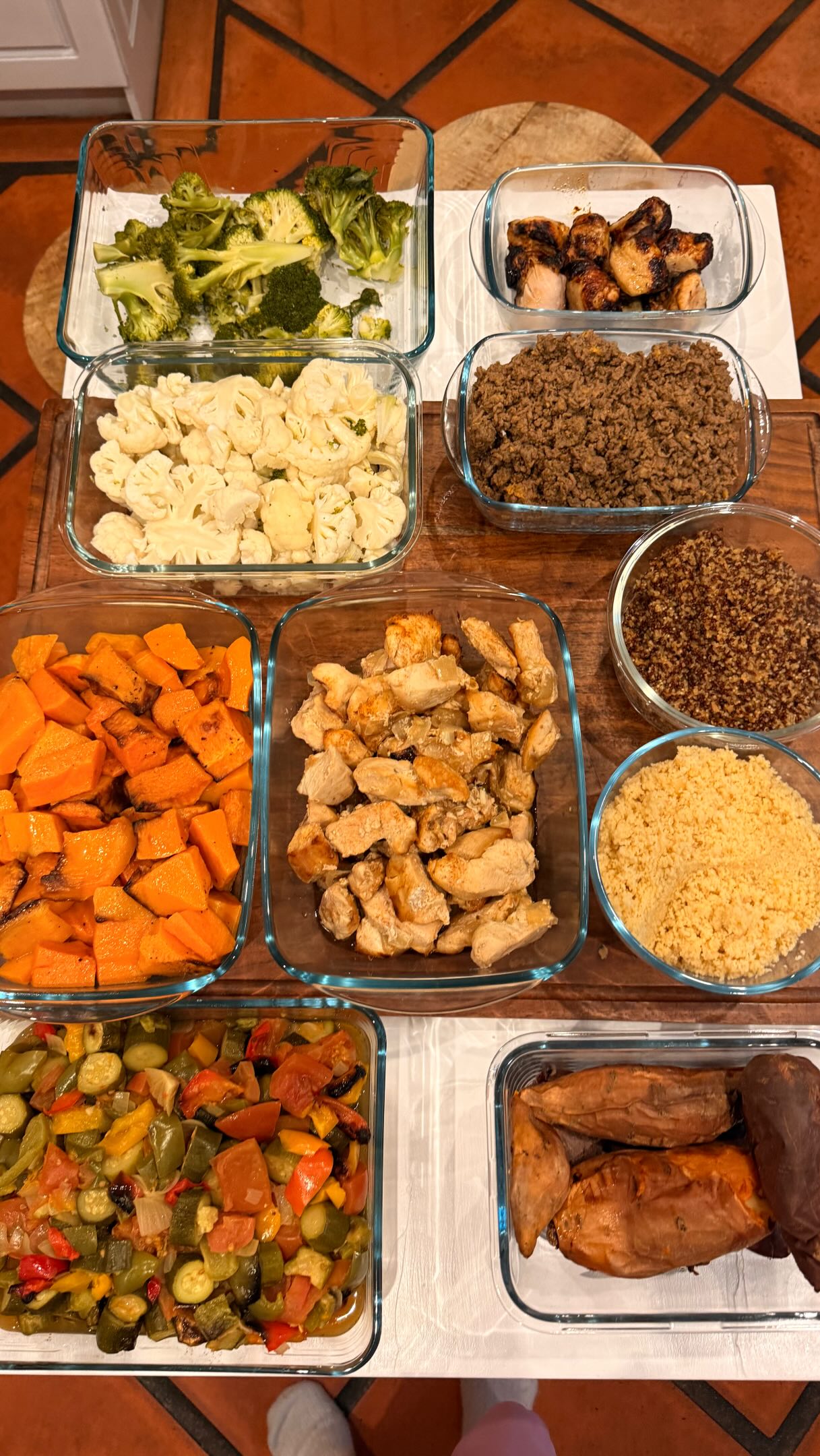 My lazy girl meal prep method... because who has the time for the aesthetic version.
Don’t overwhelm yourself and your