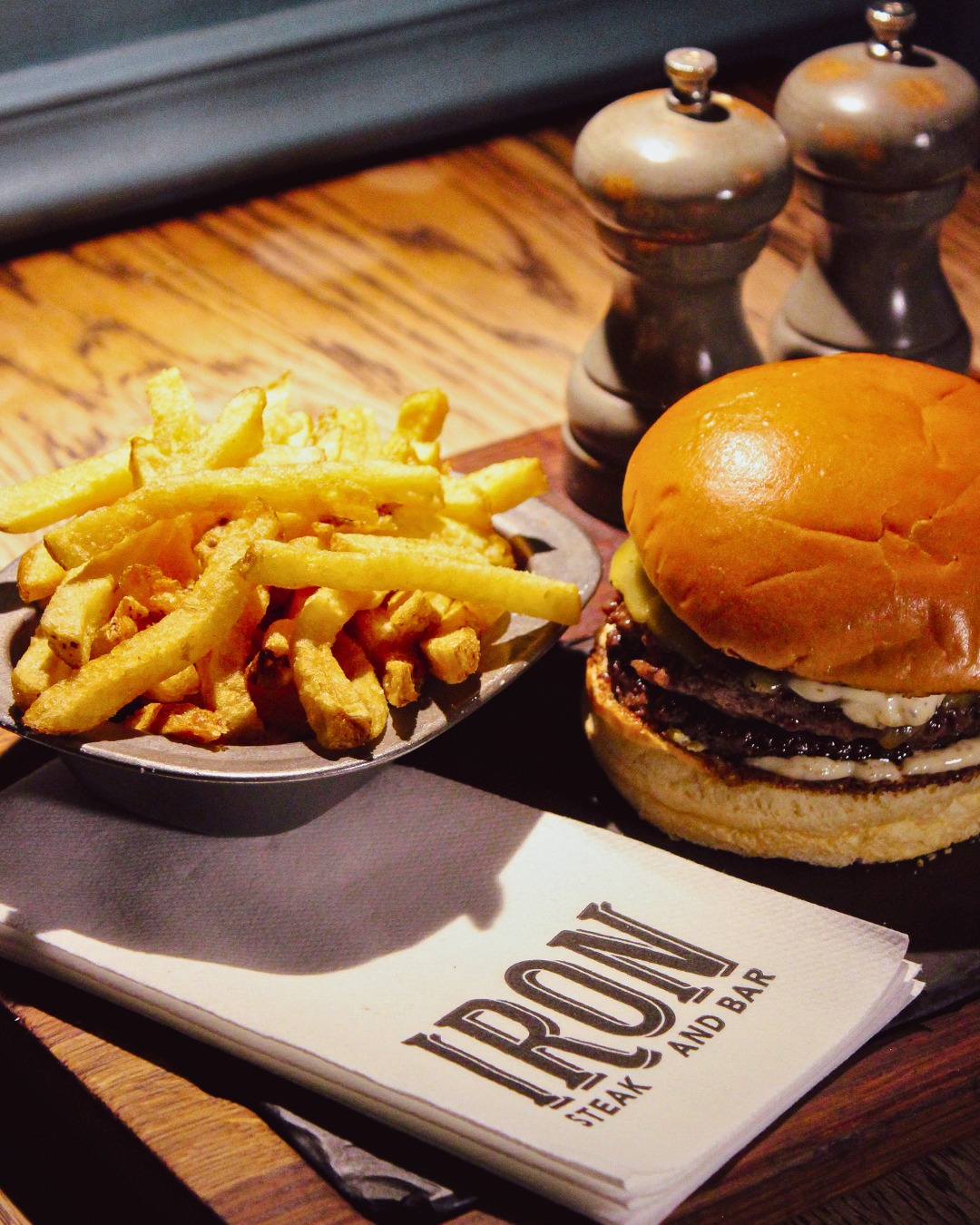 Midweek on Bree Street. Lunch turns into another drink, dinner plans get made and steak is usually a good place to begin.
📍 114 Bree Street, Cape Town
Book via ironsteak.co.za or the link in bio
Part of the Pan Collection @nikkei_za @yatai_za @scalapasta @hacienda_sa @maru__za @burgerlobstersa
#CapeTownLunch #CityCentreDining #SteakLunch #BreeStreetDining #CapeTownFoodScene
